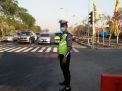 Polsek Asemrowo Lakukan Pelayanan Masyarakat Lewat Pengaturan Lalu Lintas Pagi