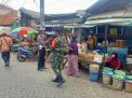 Polsek Krembangan Bersama Koramil Gelar Operasi Masker di Pasar Kalianak