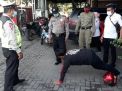 Polsek Asemrowo Bareng Satpol PP Laksanakan Operasi Penertiban Masker Rutin di Depan Kantor Kecamatan