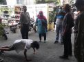 Polsek Asemrowo Gelar Operasi Penertiban Masker di Depan Mako Bareng Satpol PP