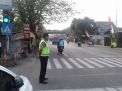 Polsek Krembangan Laksanakan Pengaturan Pagi Cegah Kemacetan