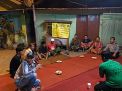 Babinkamtibmas Perak Utara Sampaikan Pesan Siskamling & Tamu Wajib Lapor