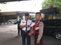 Babinkamtibmas Bongkaran Titip Pesan Kewaspadaan ke Petugas Sekuriti Pasar Atom