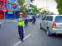 Satlantas Polres Tanjung Perak Atur Lalu Lintas Pagi, Lancarkan Keberangkatan Pekerja