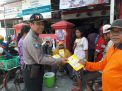 Babinkamtibmas Sidotopo Wetan Bagi-bagi Brosur SPKT Door To Door