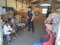 Patroli Pergudangan, Satsabhara Polres Tanjung Perak Sampaikan Waspada Orang Tak Dikenal