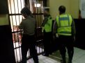 Polsek Pabean Cantikan Lakukan Pengecekan Tahanan Dilanjutkan Pemberian Makan Pagi