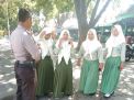 Babinkamtibmas Takal Kedinding Narsis Bareng Pelajar SMAN 19