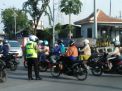 Unit Lantas Polsek Asemrowo Lakukan Pengaturan Pagi Beri Pelayanan Kepada Masyarakat