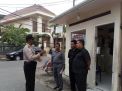 Babinkamtibmas Perak Timur Sambang Pemukiman, Titip Pesan Waspada Orang Tak Dikenal