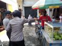 Peduli Pandemi Covid-19, Polsek Asemrowo Bagikan Nasi Bungkus Gratis Untuk Masyarakat