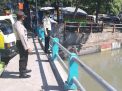 Polsek Pabean Cantikan Pantau Ketinggian Air Sungai Kalimas, Antisipasi Musibah Banjir