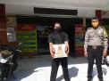 Babinkamtibmas Morokrembangan Serahkan Bantuan Sembako Memperingati HUT Bhayangkara Ke-74