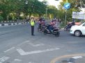 Atur Lalu Lintas Pagi, Polsek Kenjeran Berikan Pelayanan Masyarakat
