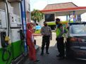 Polsek Krembangan Gelar Patroli di SPBU, Sampaikan Himbauan Waspada Uang Palsu