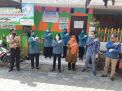 Babinkamtibmas Kenjeran Bagi-bagi Masker Bersama Ibu-Ibu PKK