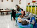 Babinkamtibmas Polsek Semampir Kawal Pelaksanaan Swab Tes di Balai RW 10 Pegirian