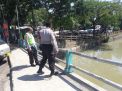 Polsek Pabean Cantikan Lakukan Pemantauan Debit Air di Sungai Kalimas, Deteksi Dini Potensi Banjir