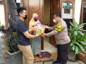 Babinkamtibmas Ampel Salurkan Bantuan Sembako untuk Warga Jalan Nyamplungan