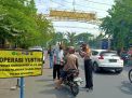 Polsek Semampir Gelar Operasi Penertiban Masker Pagi Bareng Instansi Samping di Jalan KH Mas Mansyur