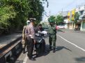 Wakapolsek Semampir Pimpin Operasi Penertiban Masker di Jalan Nyamplungan