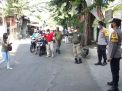 Polsek Asemrowo Gelar Operasi Masker di Depan Kantor Kecamatan Bersama Instansi Samping