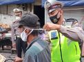 Personil Polsek Krembangan Gelar Operasi Penertiban Masker di Pasar Kalianak, Jaring Beberapa Pelanggar