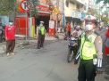 Polsek Asemrowo Gelar Operasi Masker di Depan Kantor Kecamatan Bersama Anggota Satpol PP