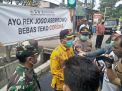 Polsek Asemrowo Lakukan Penyemprotan Disinfektan Terhadap Kendaraan Keluar Tol