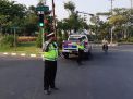 Satlantas Polres Tanjung Perak, Atur Lalu Lintas Pagi di Jalan Rajawali