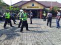 Personil Polsek Krembangan Ikuti Pelatihan Beladiri Dalam Kegiatan Kamis Pak Polis