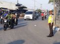 Polsek Asemrowo Atur Lalu Lintas Pagi Cegah Kemacetan