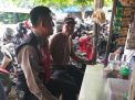 Babinkamtibmas Bongkaran Sampaikan Himbauan Cegah Curanmor ke Petugas Parkir