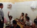 Polsek Asemrowo Lakukan Pengecekan Pagi Tahanan