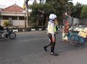 Satlantas Polres Tanjung Perak Lancarkan Keberangkatan Pekerja Lewat Pengaturan Pagi