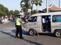 Cegah Kemacetan, Polsek Asemrowo Laksanakan Pengaturan Lalu Lintas