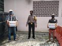 Babinkamtibmas Sukolilo Baru Serahkan Bantuan Sembako Untuk Warga Terdampak Pandemi Covid-19
