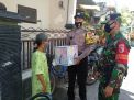 Babinkamtibmas Wonokusumo Bagikan Sembako Gratis Bantuan Polri-TNI Untuk Warga