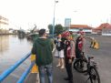 Satsabhara Polres Tanjung Perak Patroli Bersepeda di Pelabuhan Ujung, Antisipasi Kerawanan