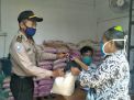 Panit Binmas Polsek Krembangan Kawal Pengambilan Bantuan Sembako
