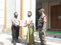 Babinkamtibmas Ujung Serahkan Bantuan Sembako Ke Takmir Masjid Muttaqim
