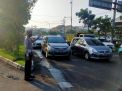 Unit Lantas Polsek Asemrowo Lakukan Pengaturan Pagi Bantu Keberangkatan Pekerja