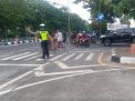 Bantu Keberangkatan Pekerja, Unit Lantas Polsek Kenjeran Lakukan Pengaturan Pagi