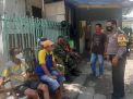 Babinkamtibmas Krembangan Utara Sampaikan Himbauan Patuh Protokol Kesehatan Kepada Warga Pesapen Kali