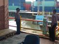 Personil Polsek Asemrowo Lakukan Pemantauan Debit Air di Rumah Pompa Balong 2, Waspada Potensi Banjir