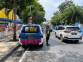 Unit Lantas Polsek Pabean Cantikan Lakukan Pengaturan Sore di Jalan Stasiun Kota, Bantu Kepulangan Pekerja