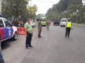 Polsek Asemrowo Lakukan Penyekatan Mudik & Arus Balik di Jalan Dupak Rukun