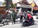 Hentikan Penyebaran Covid-19, Polsek Asemrowo Lakukan Operasi Penertiban Masker Bersama Satpol PP