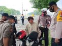 Polsek Kenjeran Bareng Satpol PP Gelar Operasi Masker Untuk Putus Rantai Penyebaran Covid-19