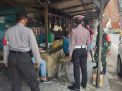 Polsek Krembangan & Koramil Lakukan Operasi Penertiban Masker di Warung-Warung